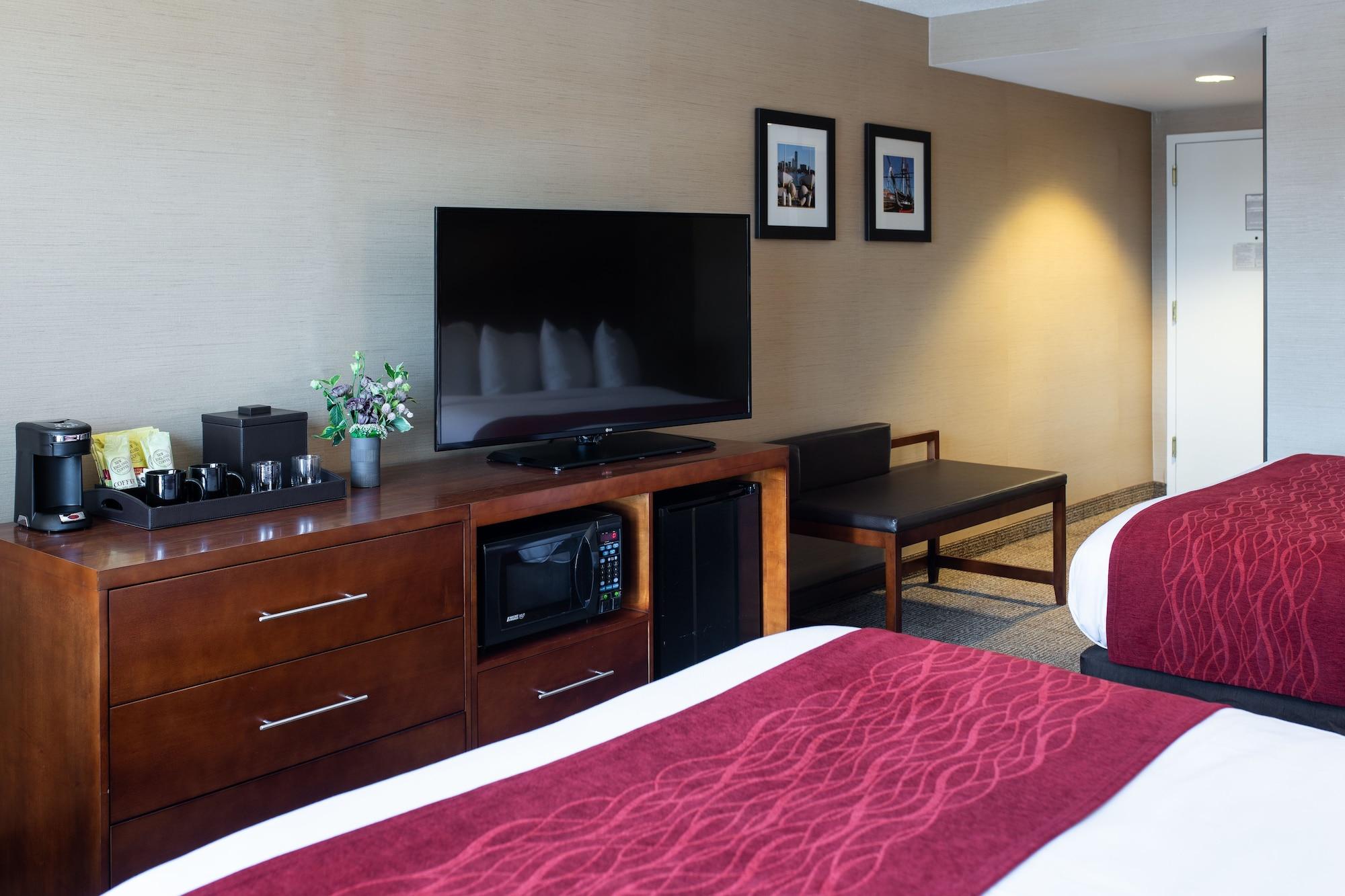 Comfort Inn & Suites Logan International Airport Revere Exteriör bild