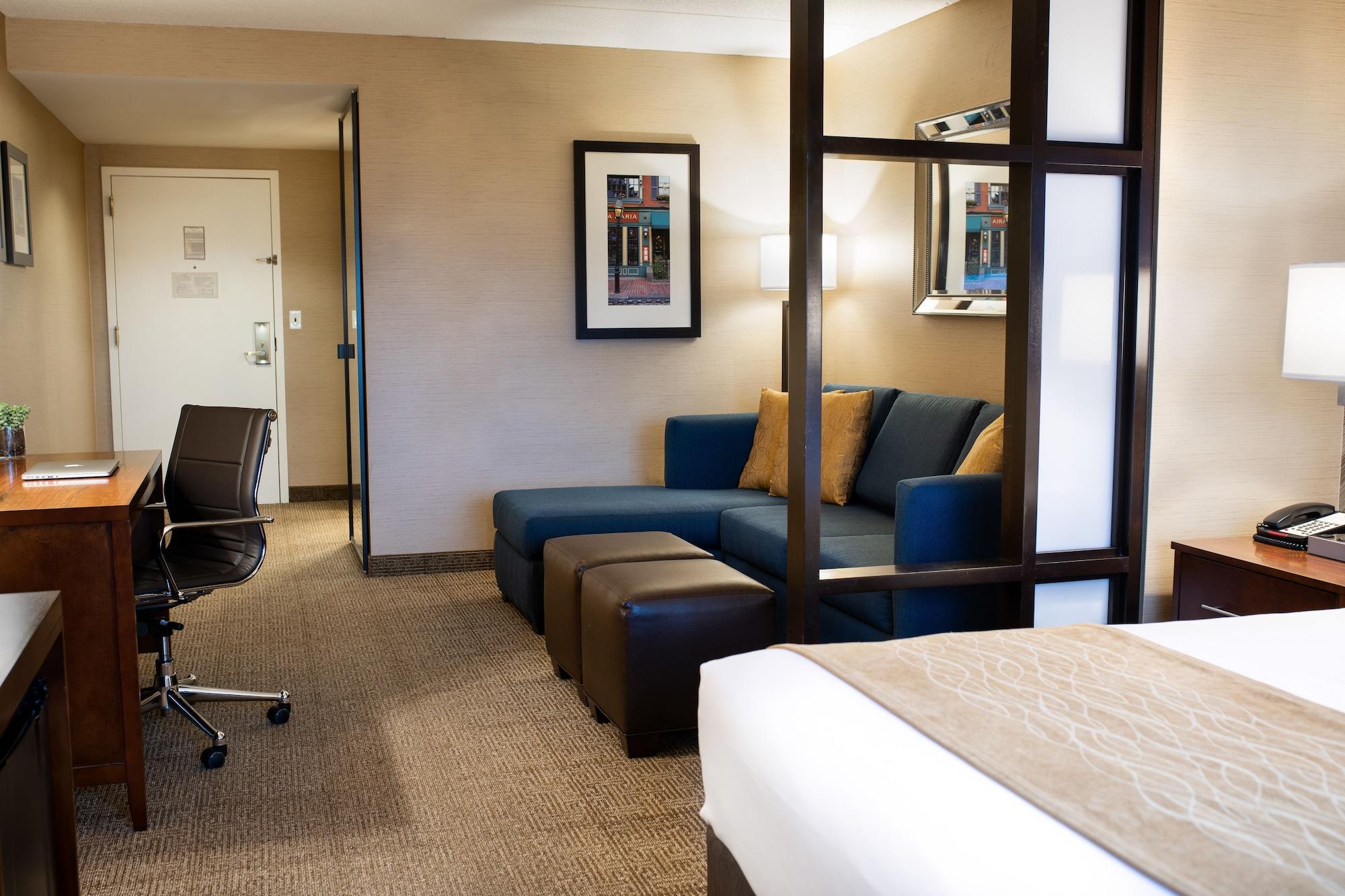 Comfort Inn & Suites Logan International Airport Revere Exteriör bild