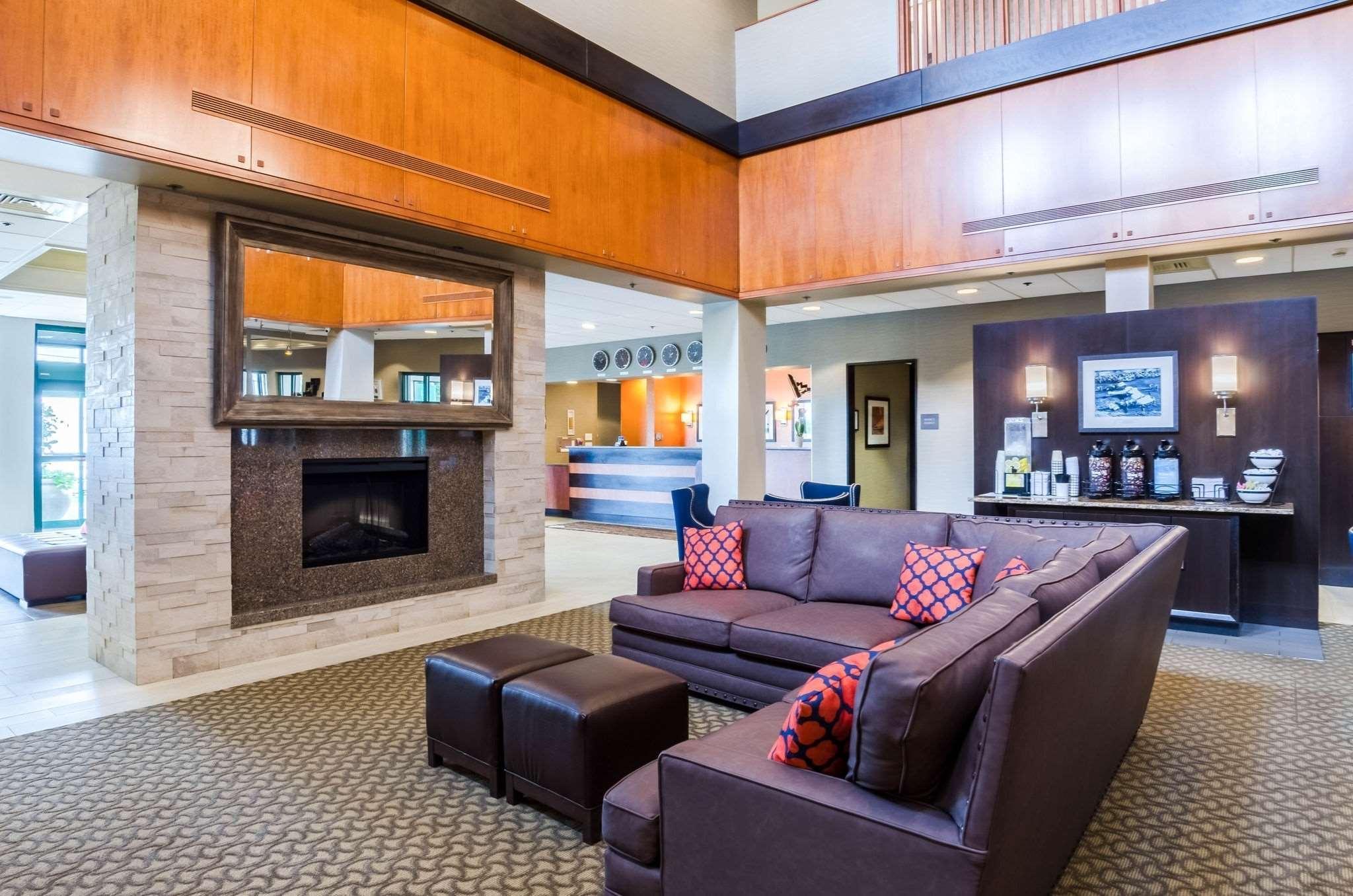 Comfort Inn & Suites Logan International Airport Revere Exteriör bild