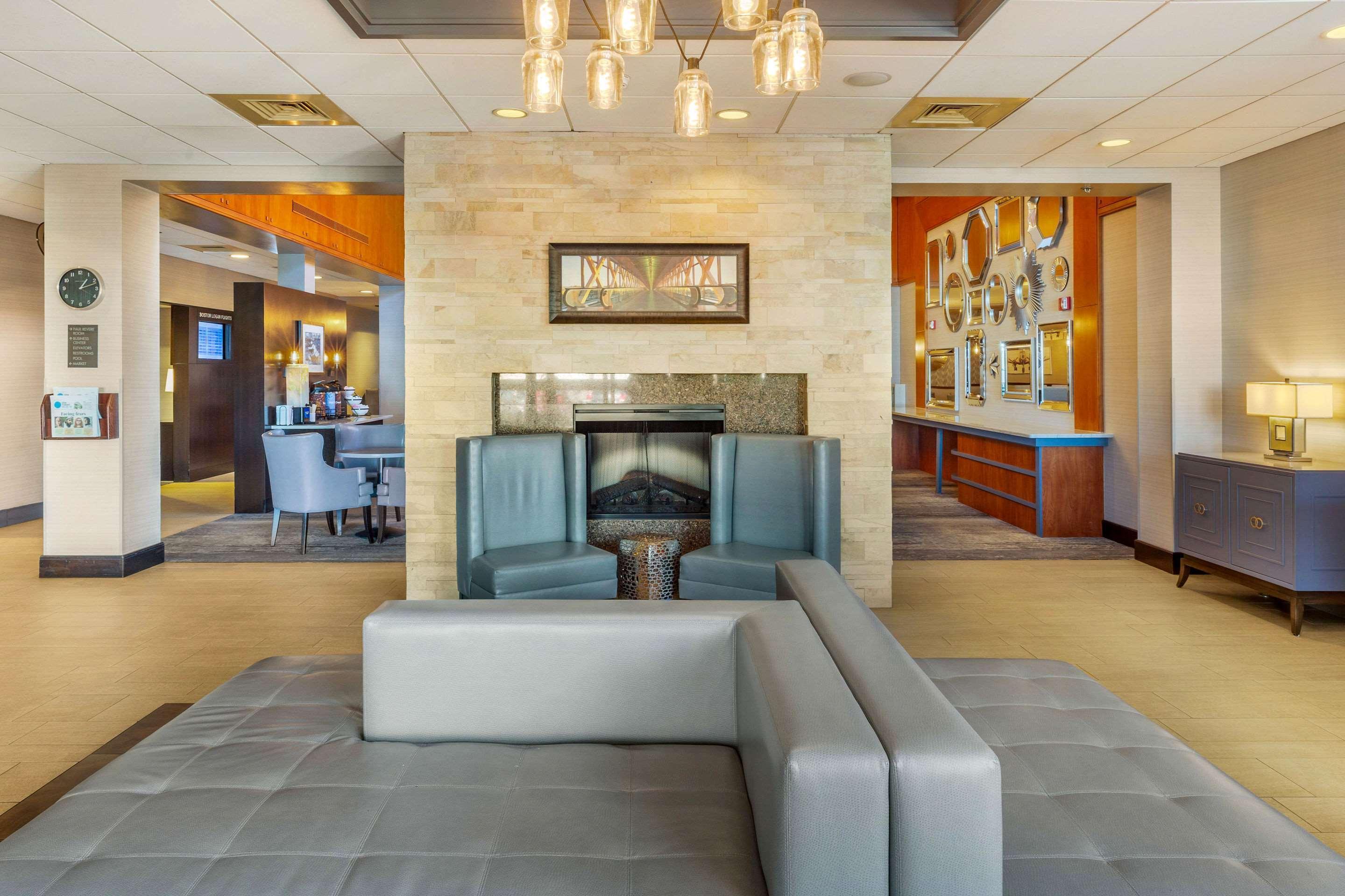 Comfort Inn & Suites Logan International Airport Revere Exteriör bild