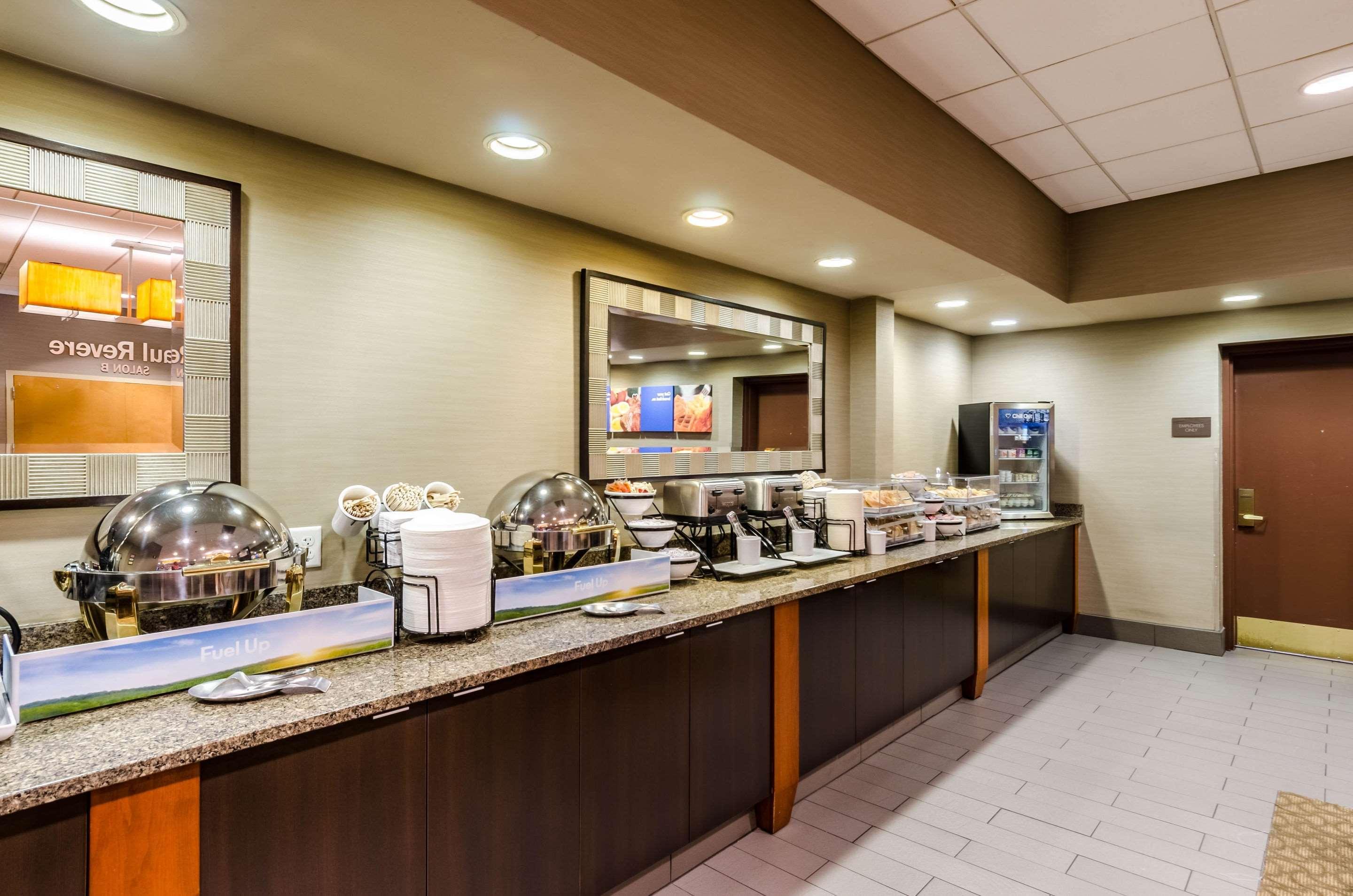 Comfort Inn & Suites Logan International Airport Revere Exteriör bild
