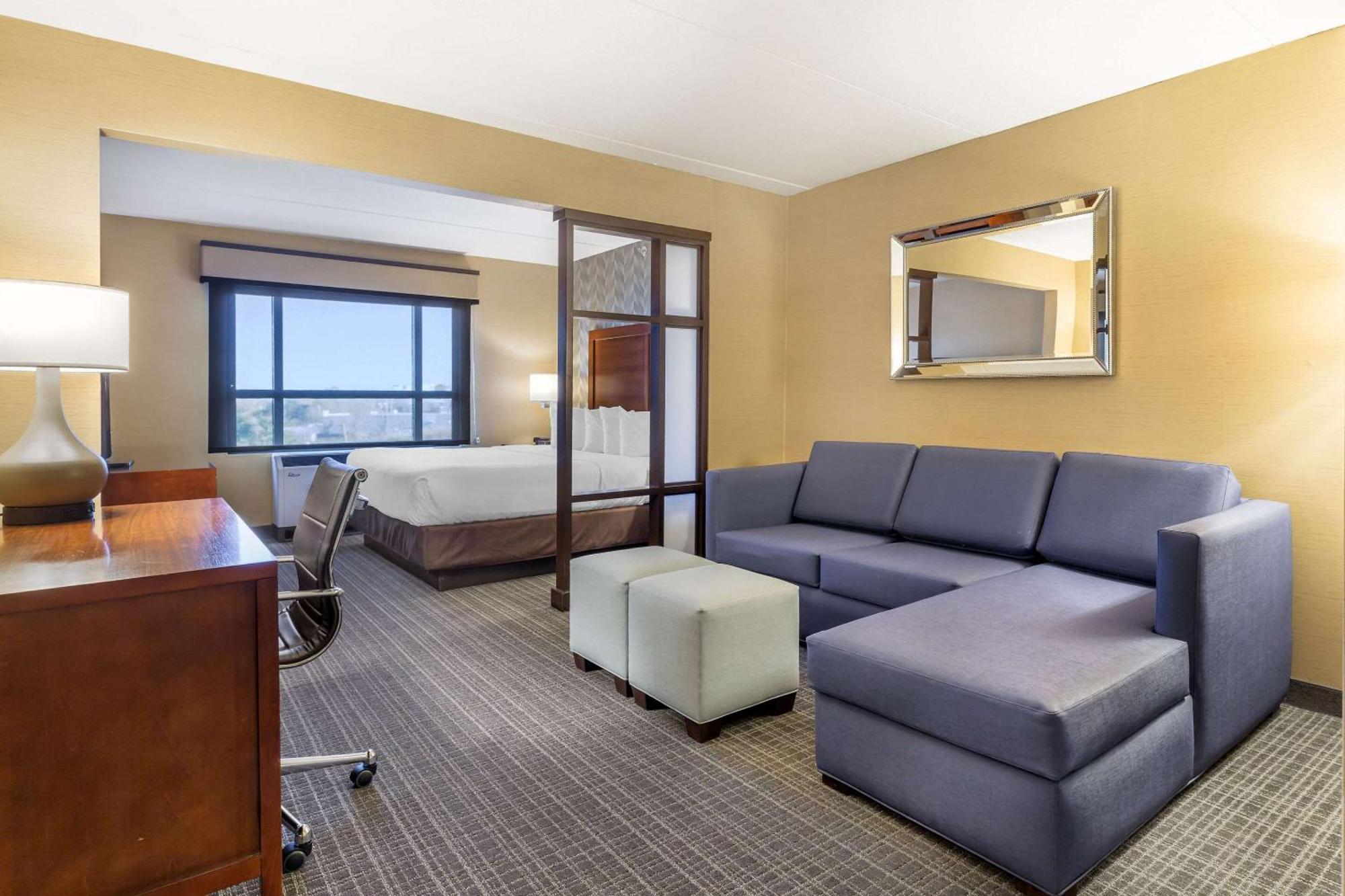 Comfort Inn & Suites Logan International Airport Revere Exteriör bild