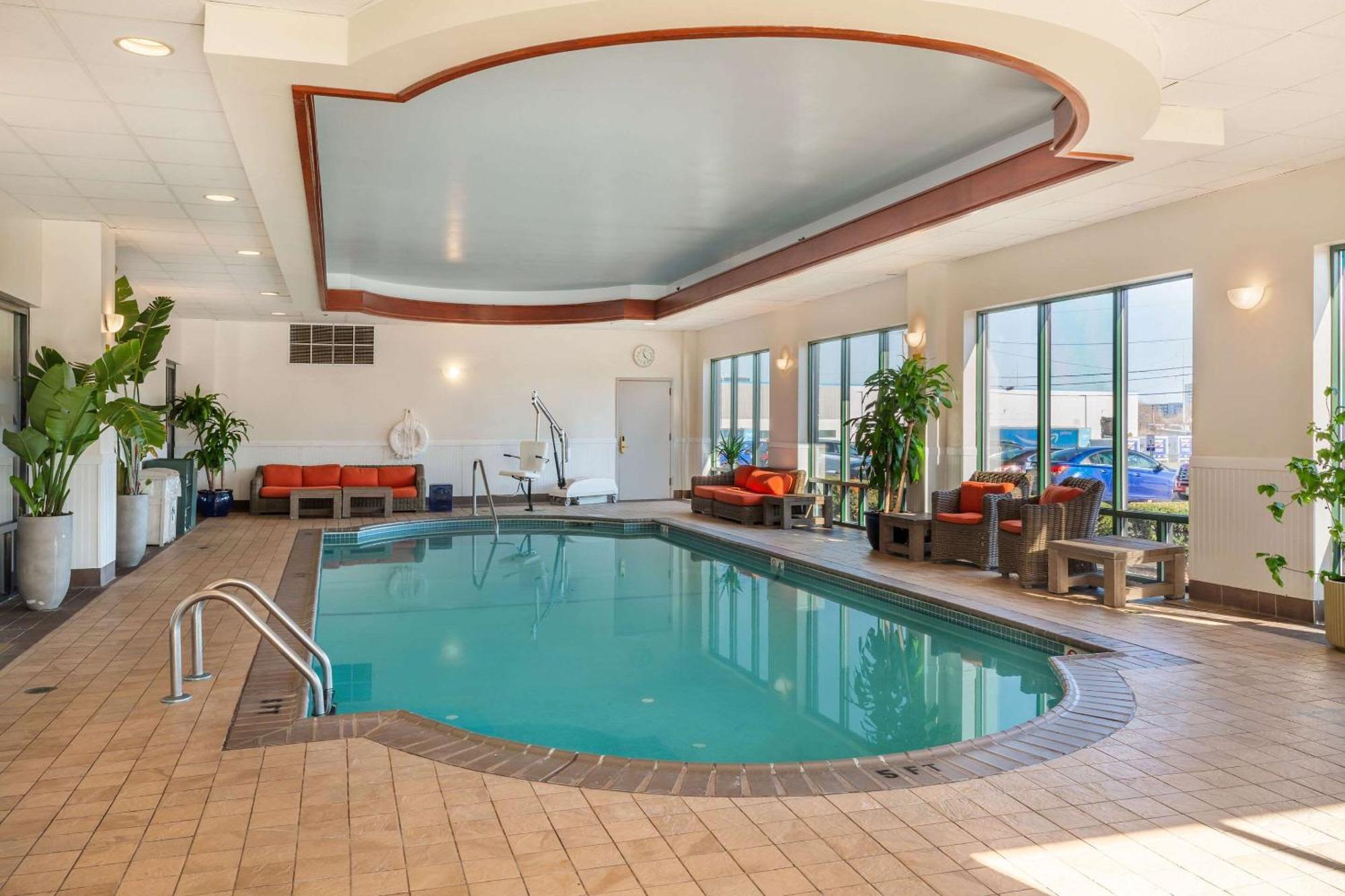 Comfort Inn & Suites Logan International Airport Revere Exteriör bild