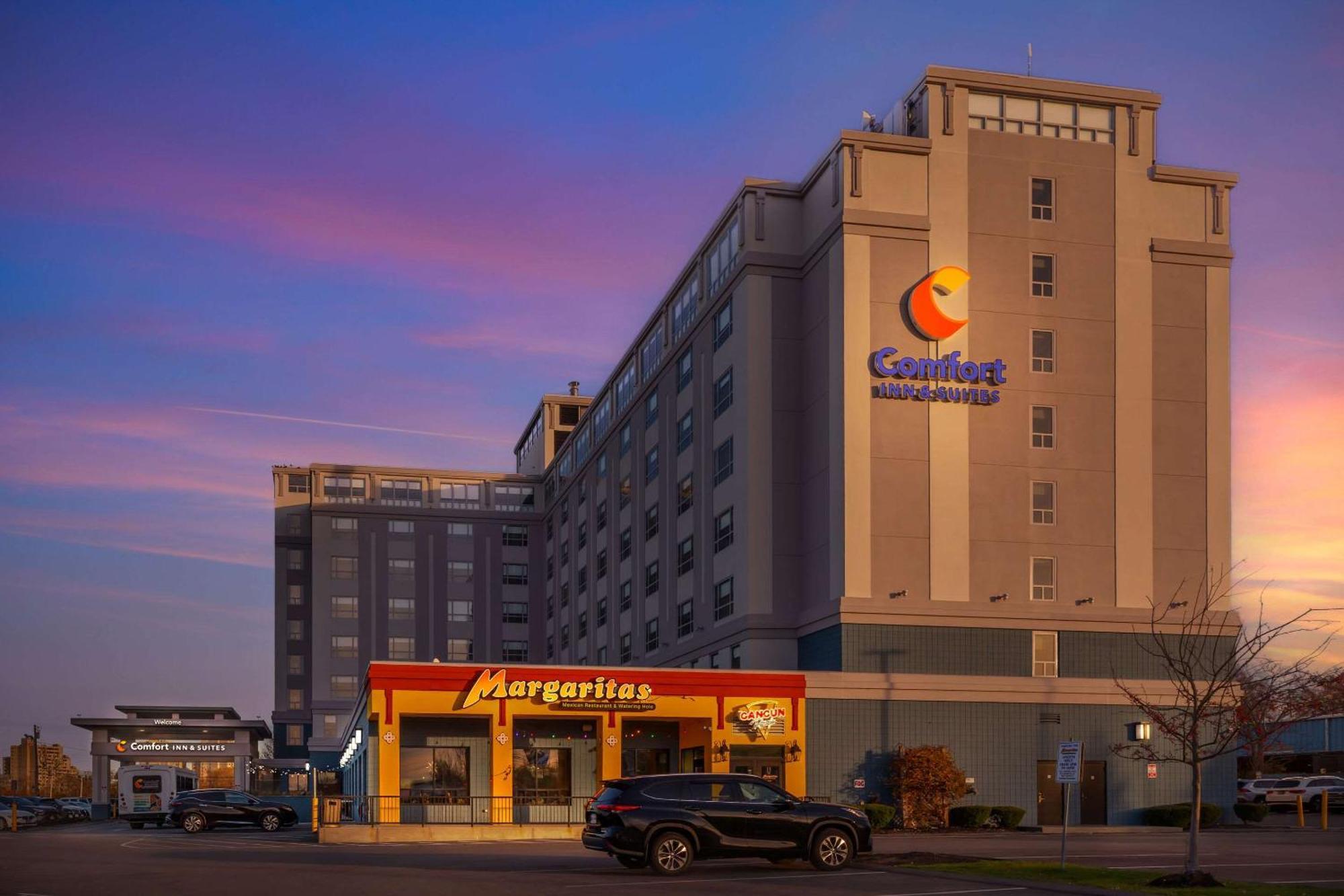 Comfort Inn & Suites Logan International Airport Revere Exteriör bild