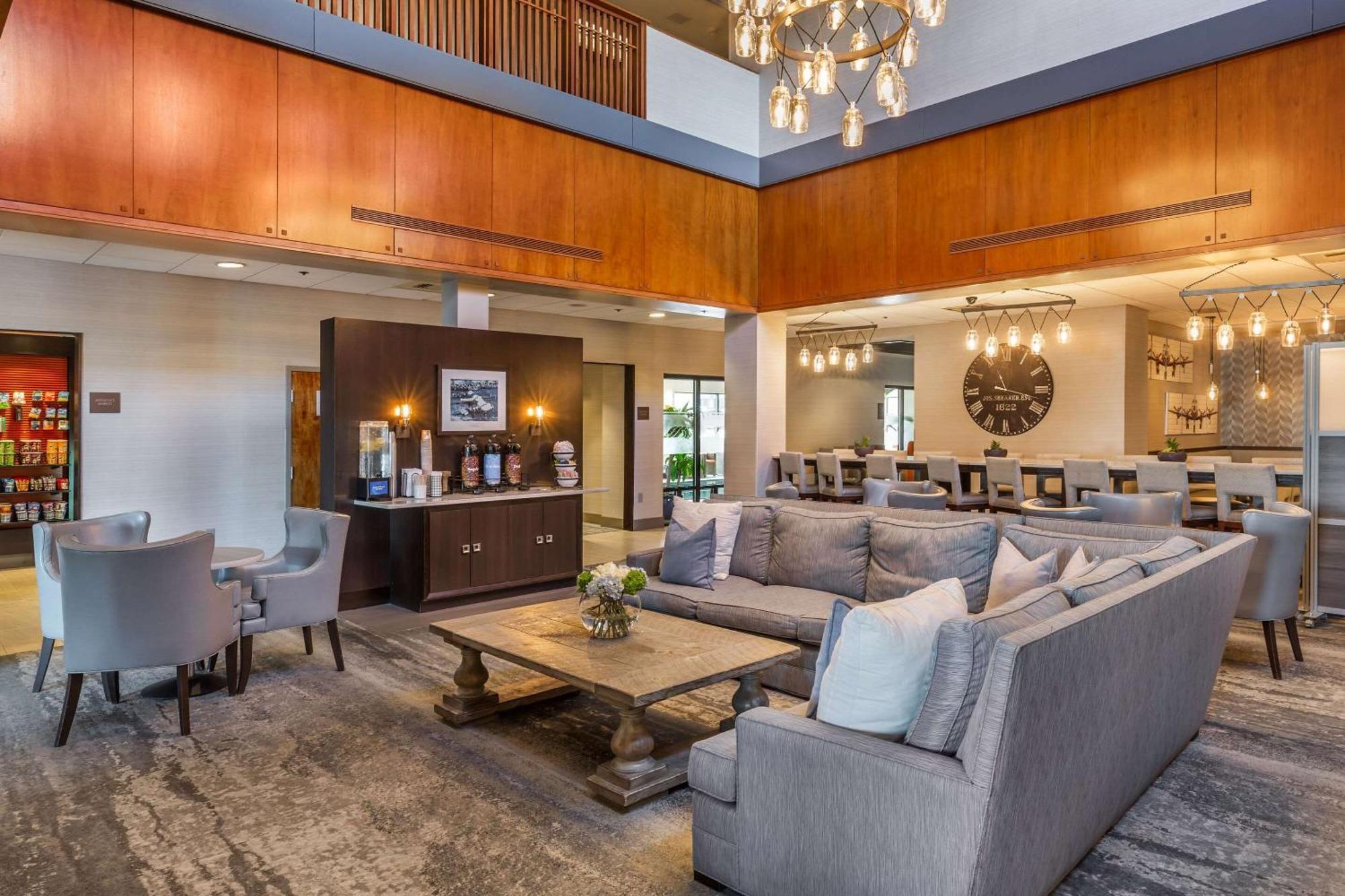 Comfort Inn & Suites Logan International Airport Revere Exteriör bild