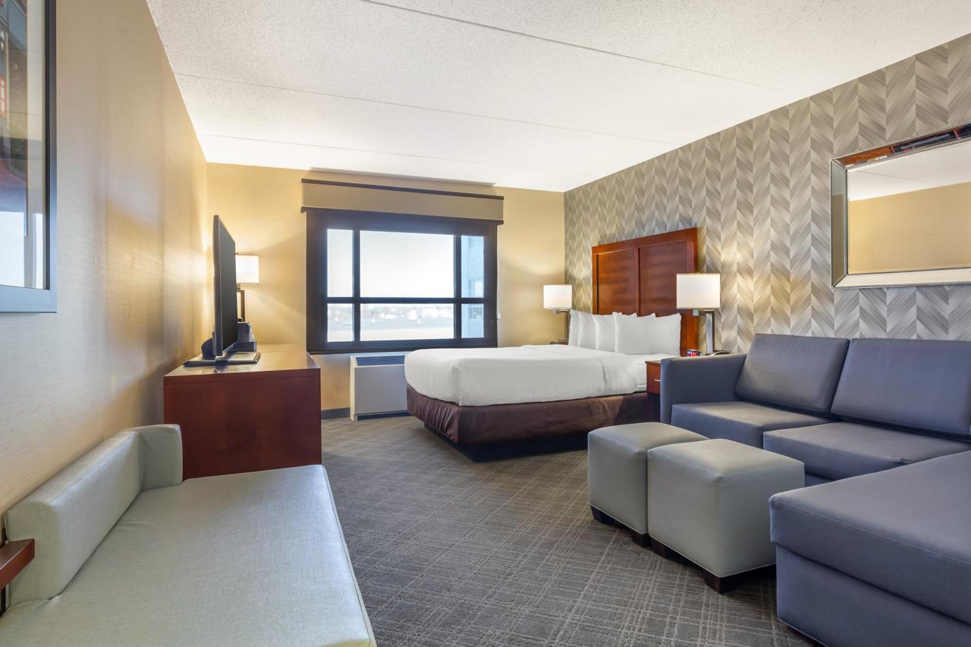 Comfort Inn & Suites Logan International Airport Revere Exteriör bild