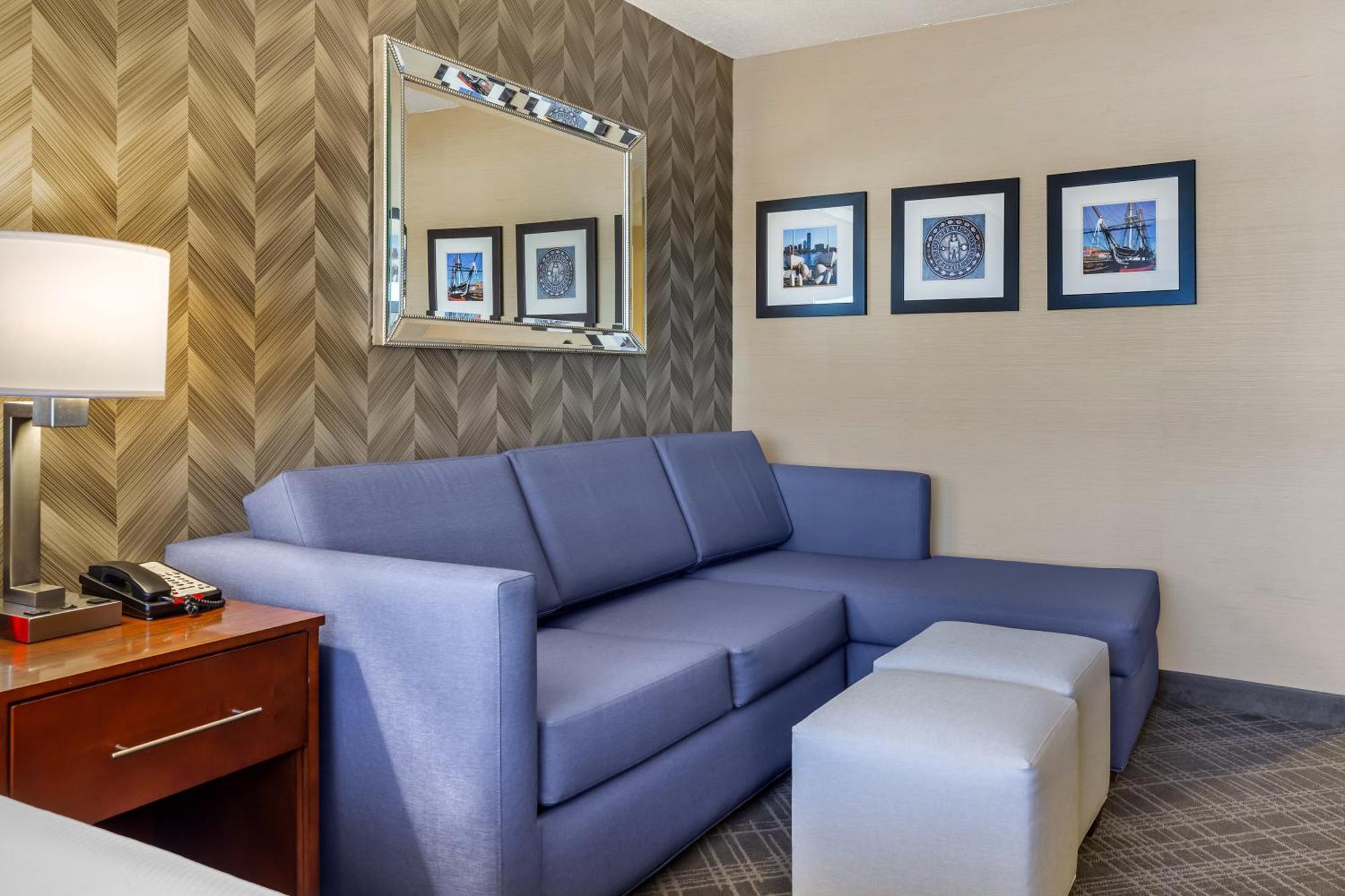Comfort Inn & Suites Logan International Airport Revere Exteriör bild